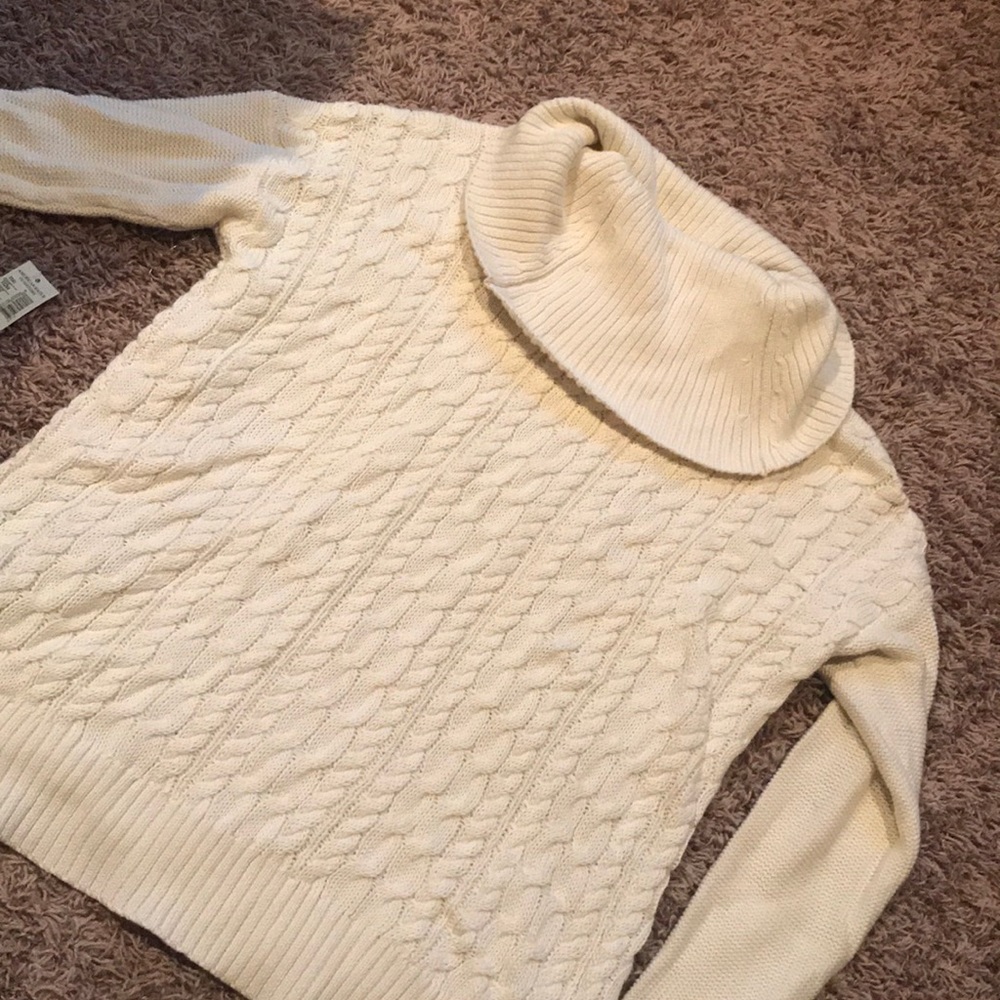 Cream cable knit turtle neck